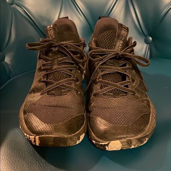 Under Armour Black Sneakers Performance-Driven Design - Picture 2 of 8